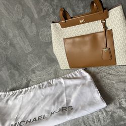 Michael Kors Meredith Medium Logo and Leather Tote Bag Cream And Light Brown New