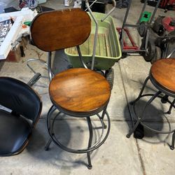Barstools/chairs