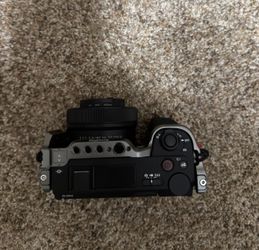 Sony ZVE10ii with 16-50 ii lens and extras