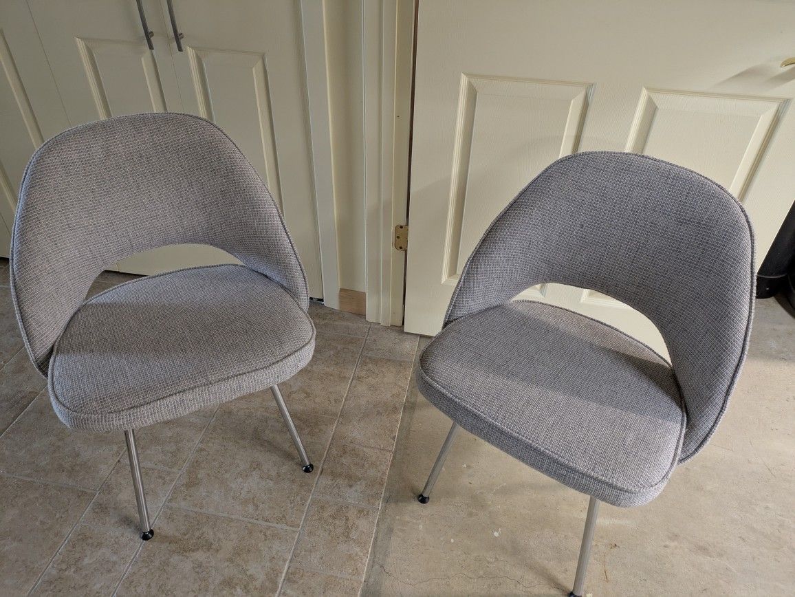 2 Knoll Style Side Chairs / Dining Chairs