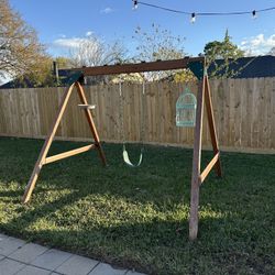 Swing set 