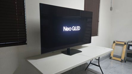 65 Inch Neo Qled Samsung Q95D Smart TV 4K UHD with 144 Hz refresh rate and antiglare in perfect condition.
