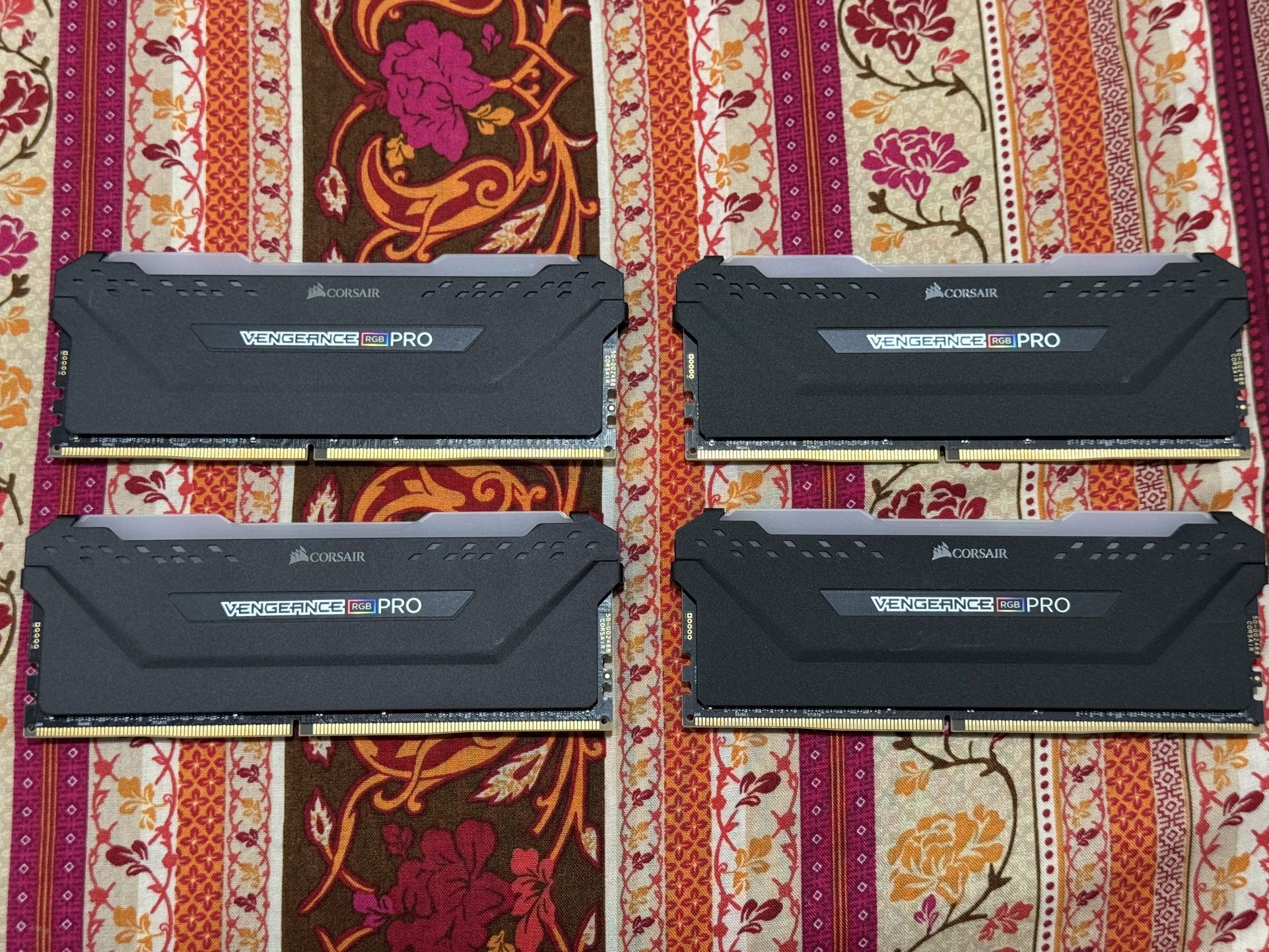 64GB - Corsair Vengeance Pro 4x16GB DDR4