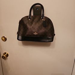Signature Coach Bag Great Con,