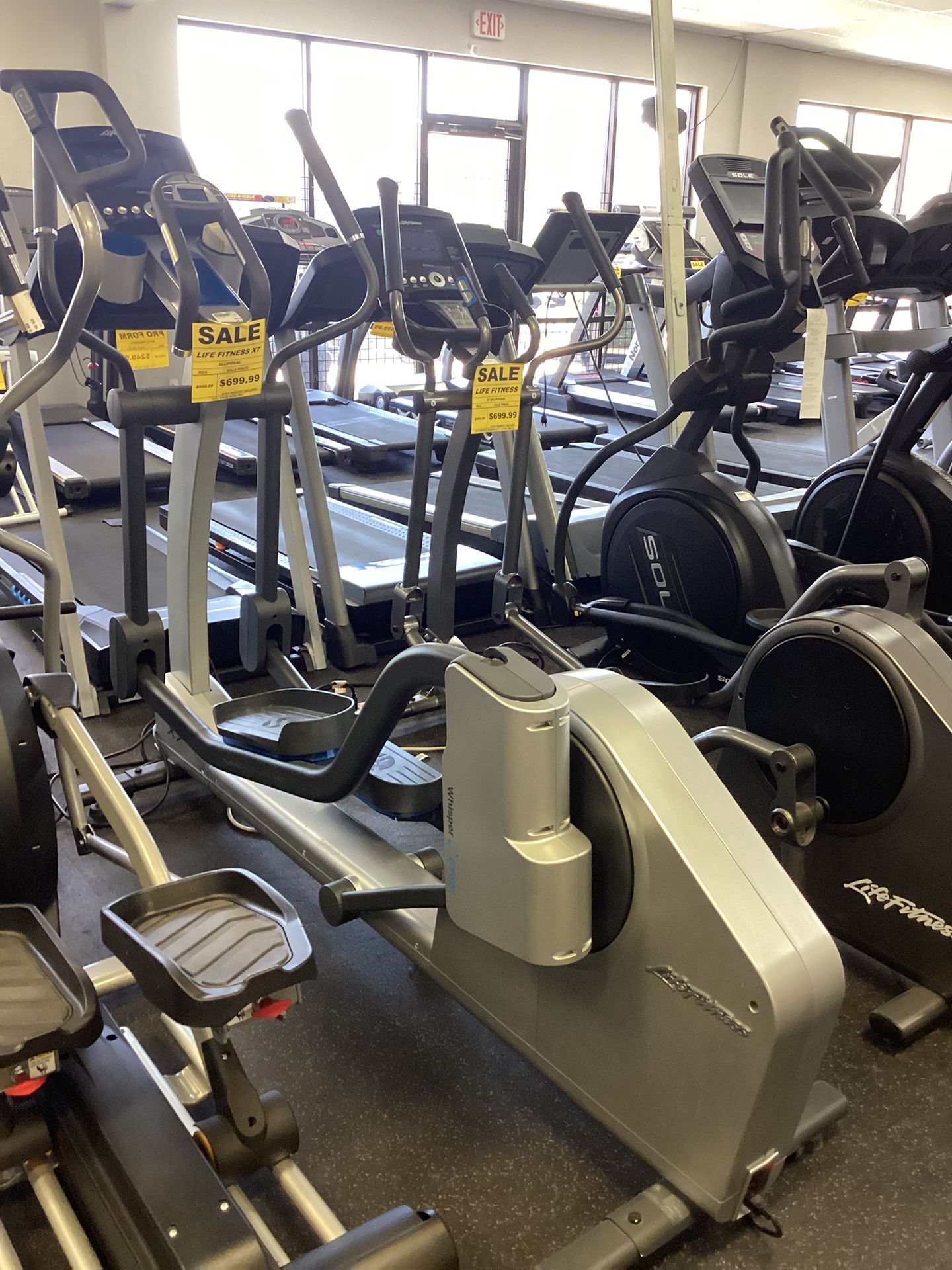 Life Fitness Elliptical Cross Trainer Like New With Warranty