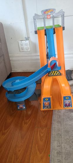 Little People HOT Wheels Race Tower
