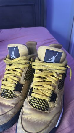 Yellow lighting jordan 4