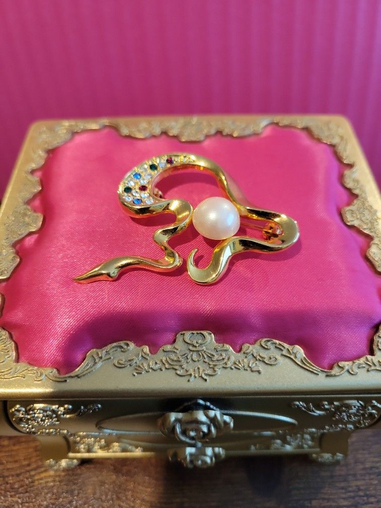 Vintage Abstract Ribbon Faux Pearl Multicolored Rhinestones Goldtone Brooch Pin 2.25" F12