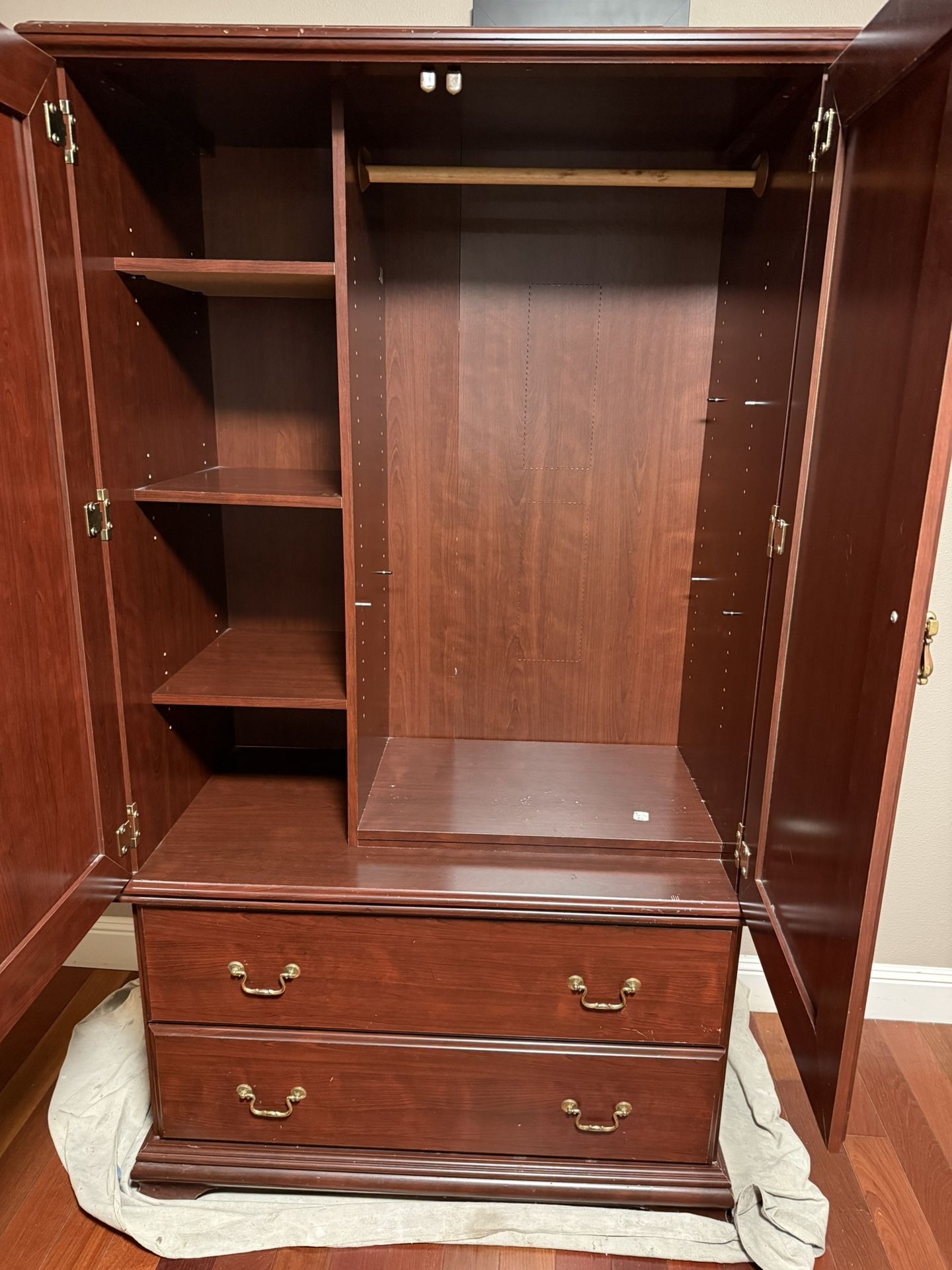 wood cabinet/wardrobe