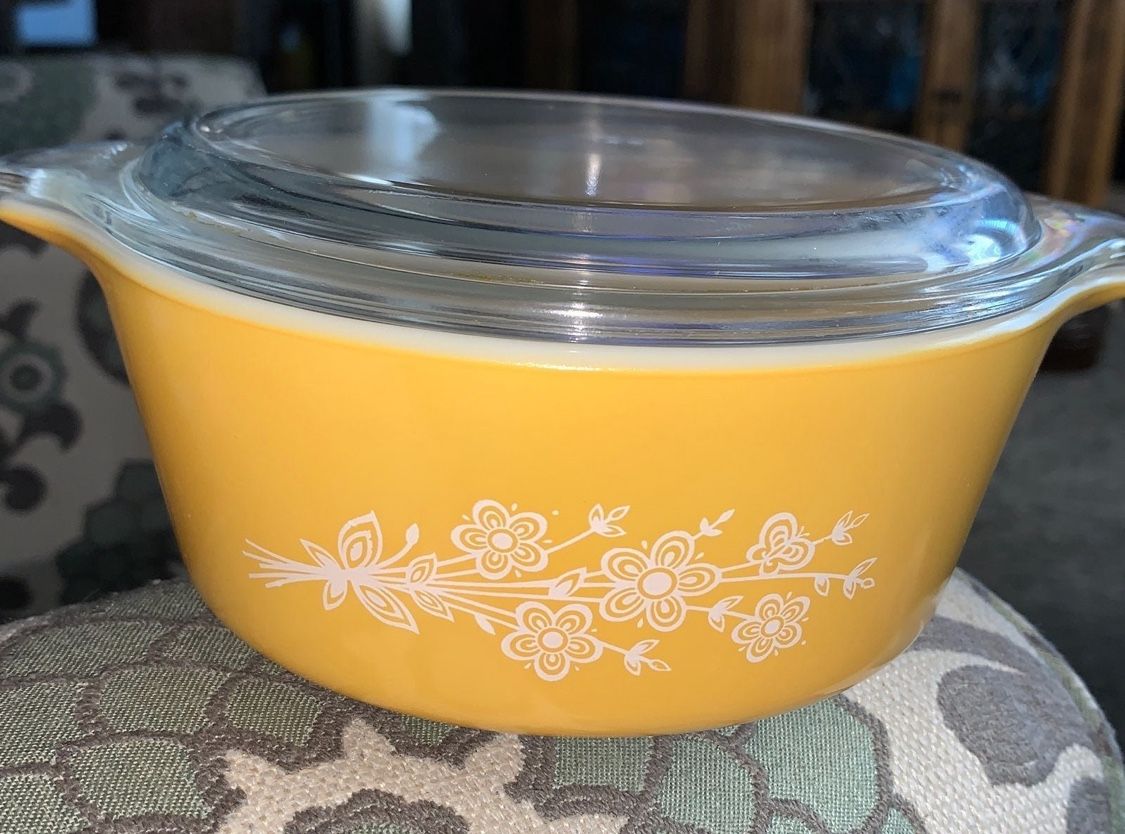 Pyrex 472-B golden butterfly dish & lid