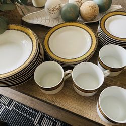 Dinnerware set 24 pieces 