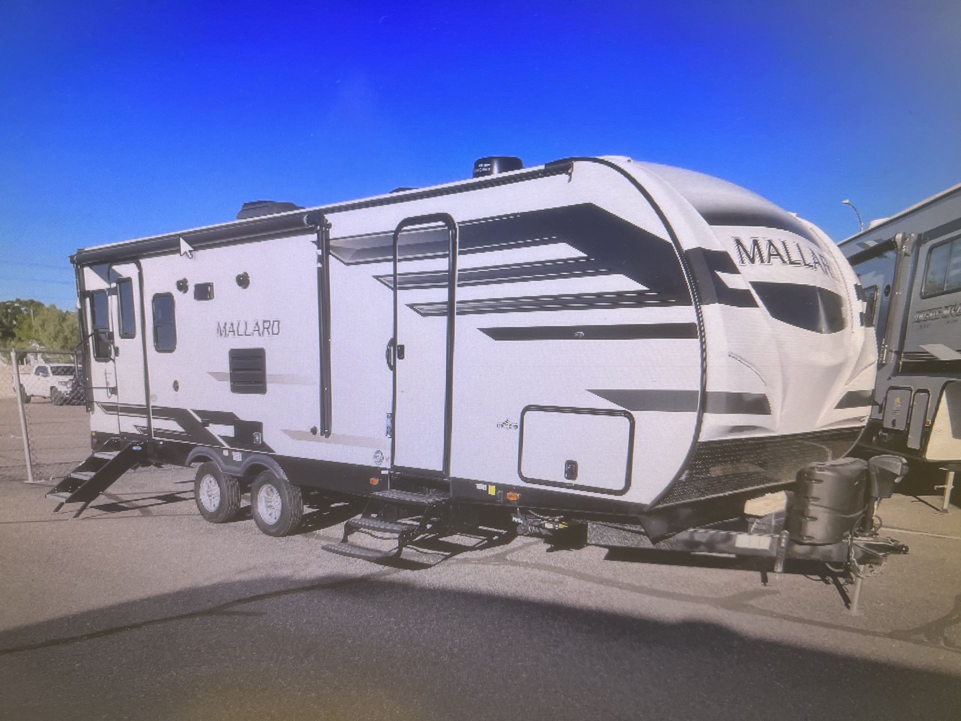 2022 MALLARD 27ft Travel Trailer