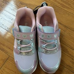 NWT licensed Bluey girls light up sneakers size 1