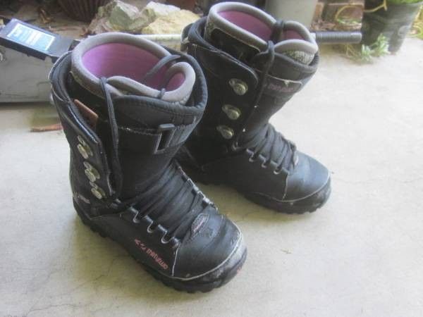 SNOWBOARD BOOTS thirtytwo Lashed women's size 7, great condition