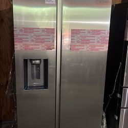 (LABOR DAY SALE) Samsung Large Capacity Side-by- Side Refrigerator in Stainless Steel