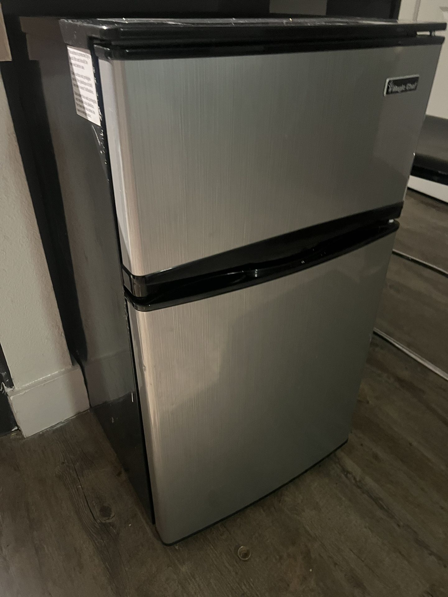 3.1 Cu Ft Magic Chef Mini Fridge