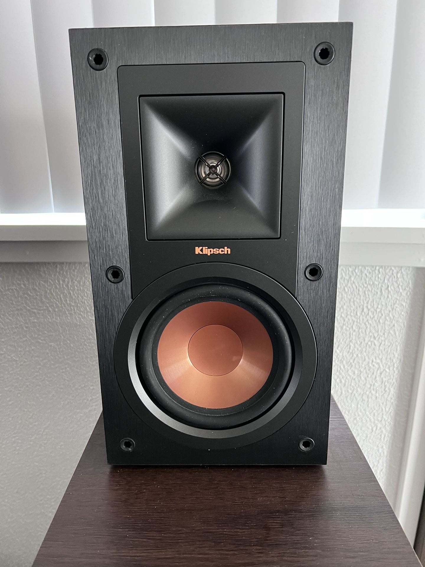Klipsch R15M Bookshelf Speaker (Pair) for Sale in Temecula, CA OfferUp