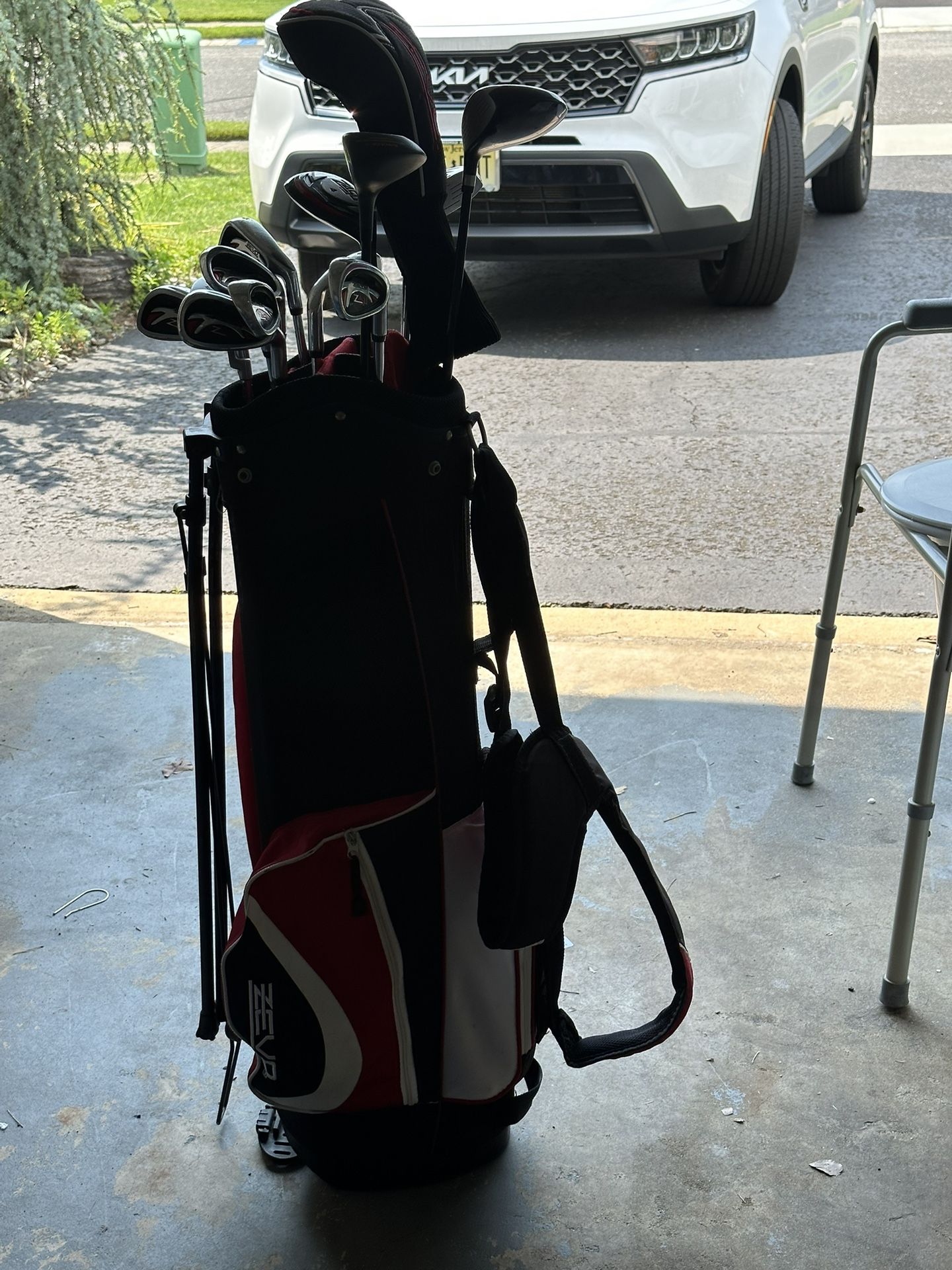 Gently Used Complete Set of Zevo Men’s RH Golf Clubs for Sale in Monroe