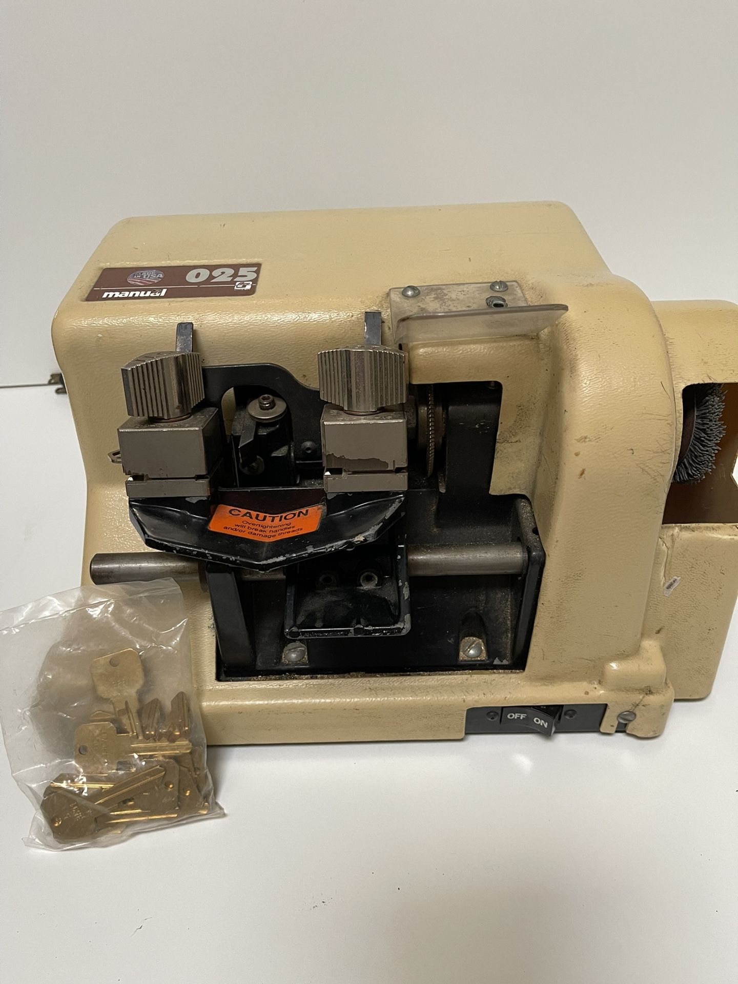 Ilco Manual Key Cutter Model 025 Machine Bench Mount for Sale in