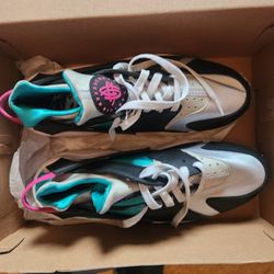 New Hurrachi Teal White Black Size 9