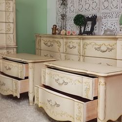 Gorgeous Drexel Antique French 4pc Bedroom Set