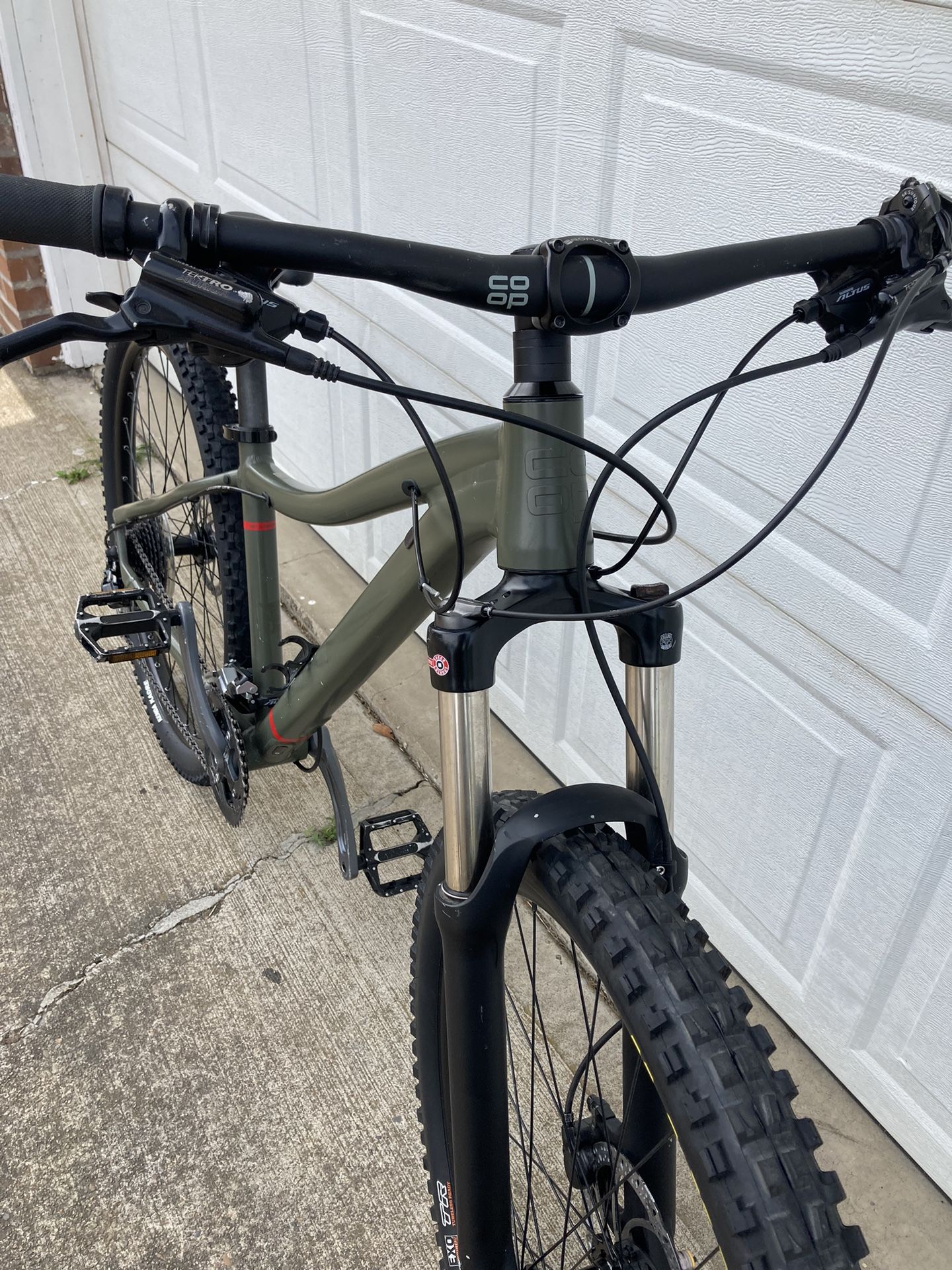 Mountain Bike CoOp DRT 1.2 Hardtail MTB for Sale in Hubbard, OR OfferUp