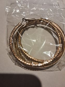 Earrings an necklace