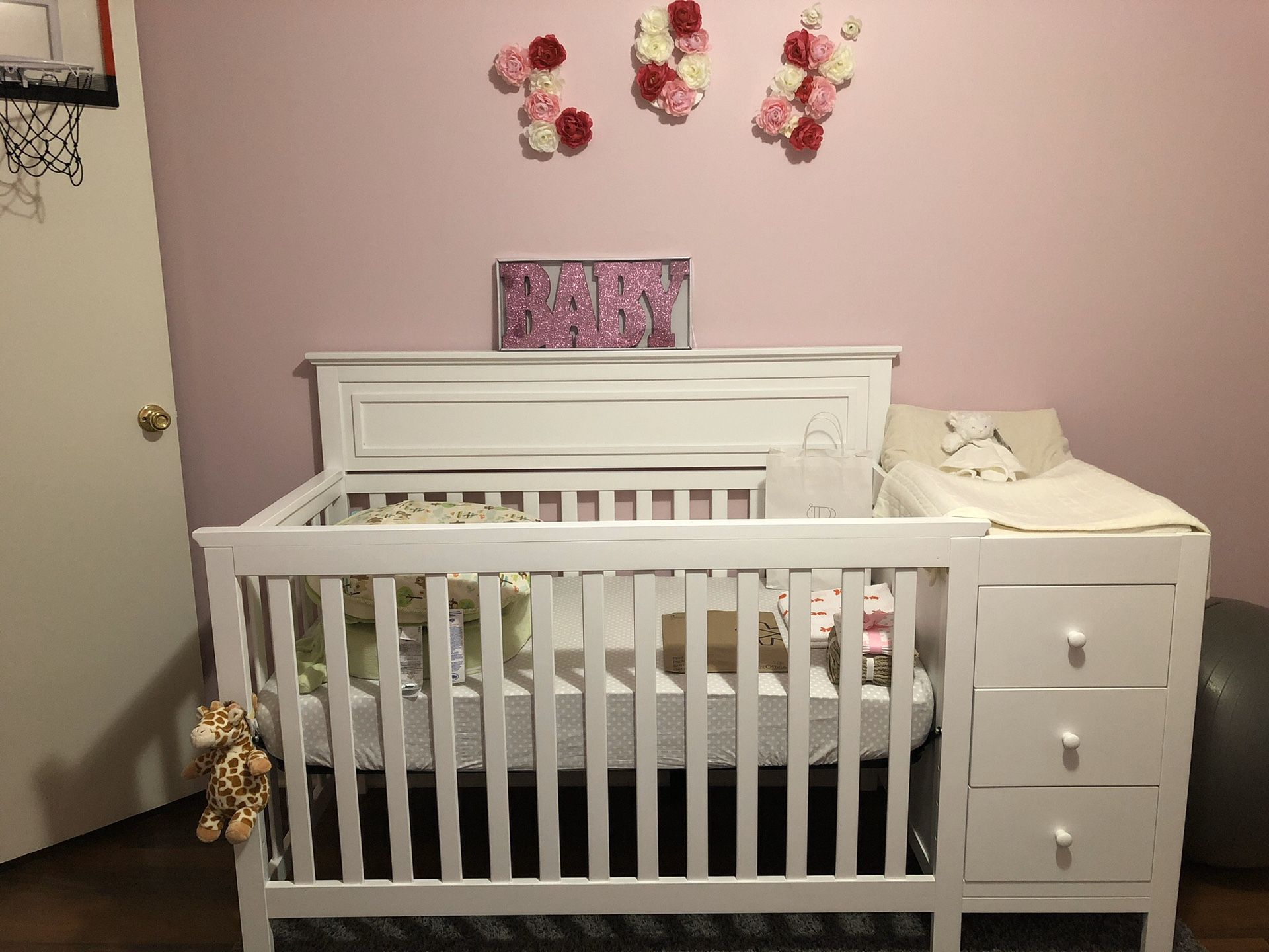 Infants Crib w/ Mini Dresser & Changing Table (only used for 3 months)