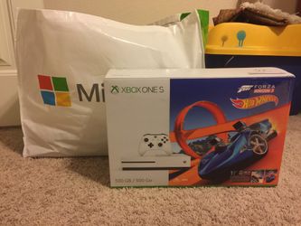 XBOX ONE S|LIKE NEW|VERY GOOD DEAL|