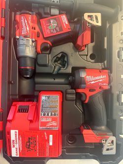Milwaukee M18 FUEL Hammer Drill & Impact Driver Combo Kit