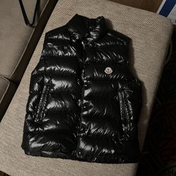 Moncler Puffer Vest Size Medium  