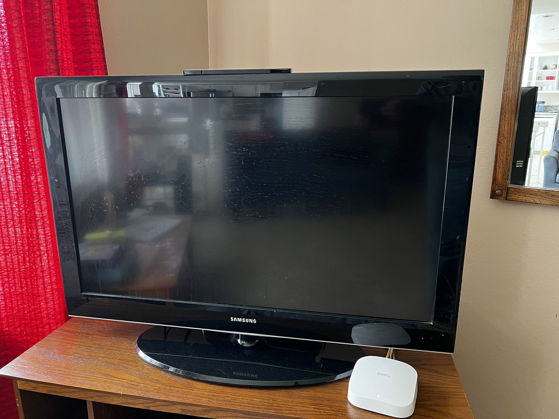 42” Samsung lCD TV With Chromecast Device