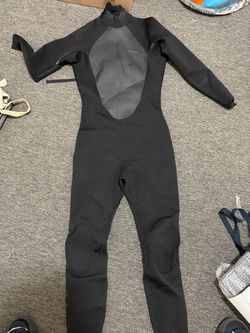 Xcel wetsuit - very new