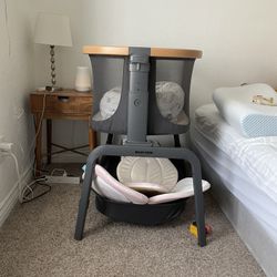 Maxi Cosí Iora Bedside Bassinet OBO