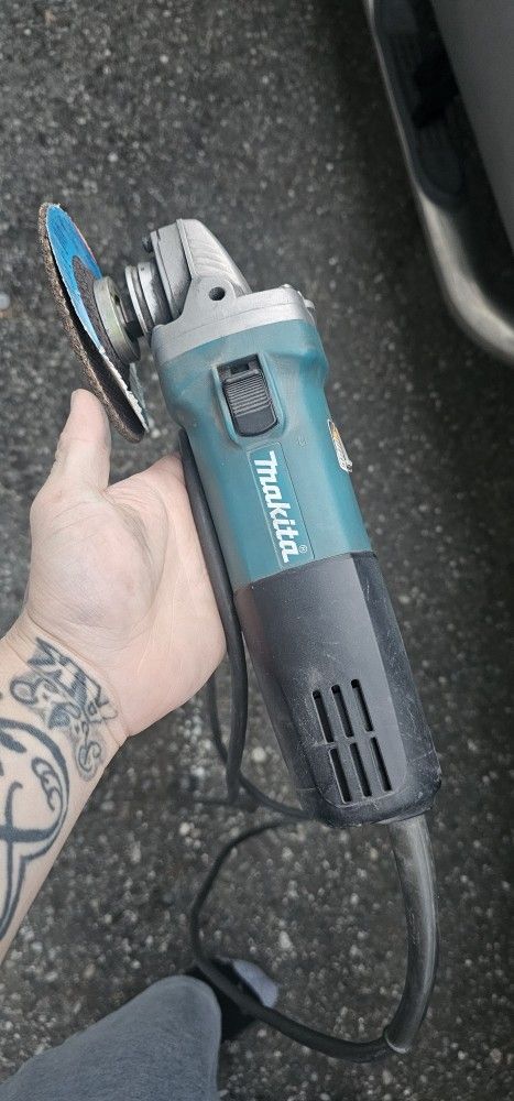 Makita 4 1/2in Grinder/Cutter/Polisher