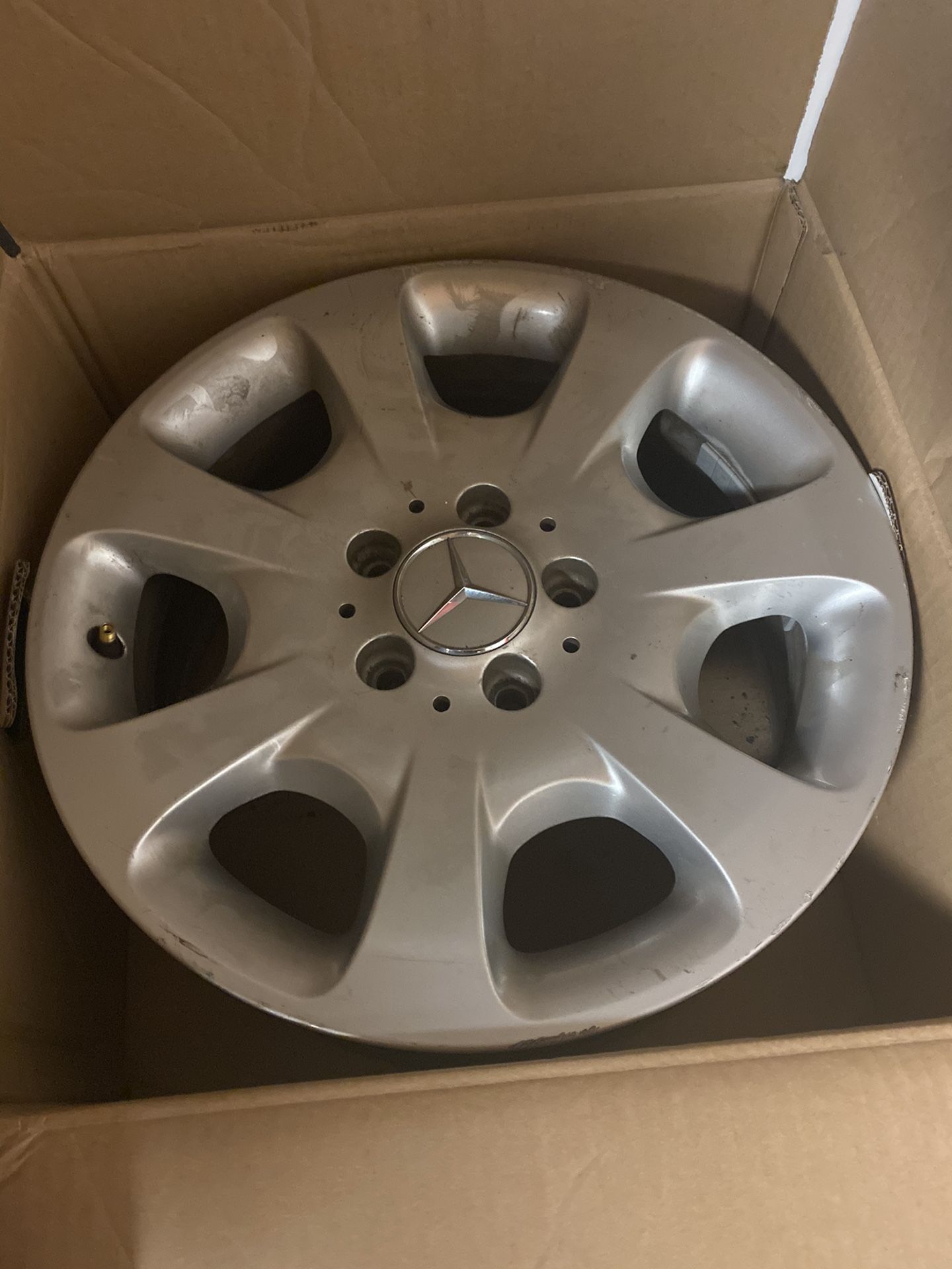 Size 16 Mercedes Rims (bolts included)