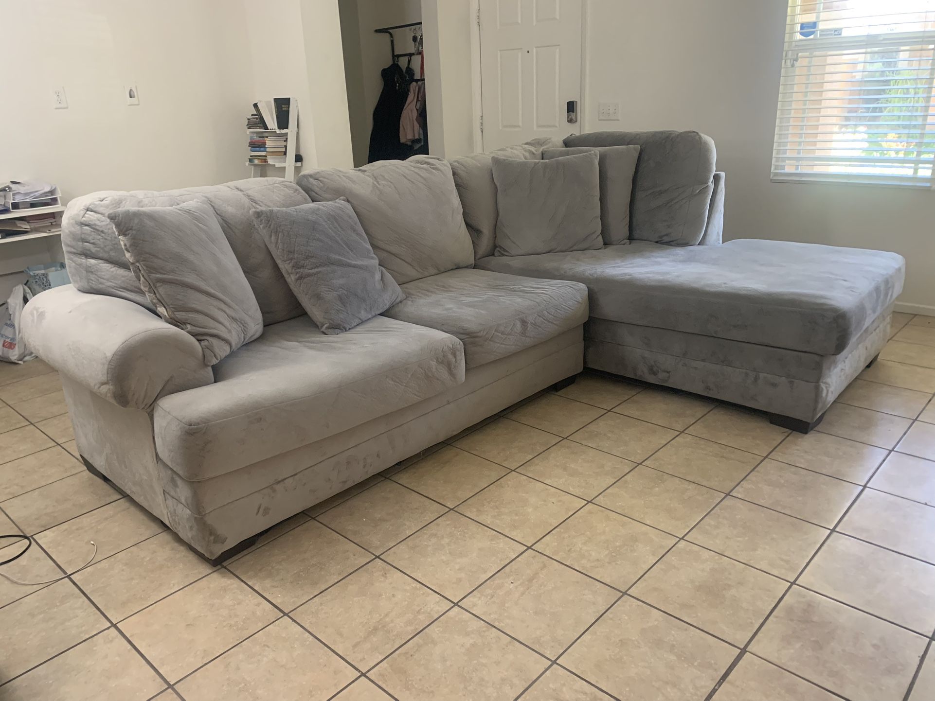 2 Piece Sectional Couch With 4 Pillows