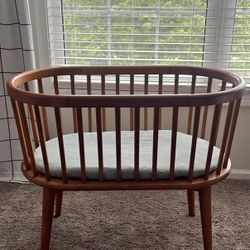 West Elm Mid Century Modern Bassinet & Pottery Barn Mattress Pad