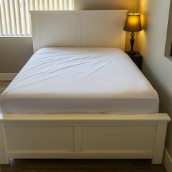 Queen Size Bed Set  – Hybrid Mattress + Box Spring + Cooling Sheets – Gently Used 📍 pick up only