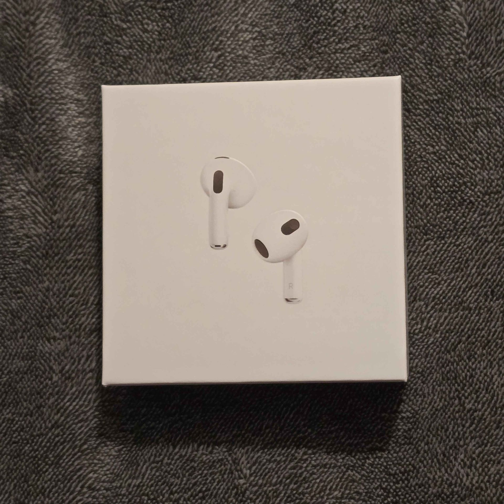 AirPods Gen 3 