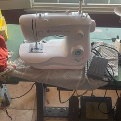 Singer Simple Sewing Machine Lightly Used