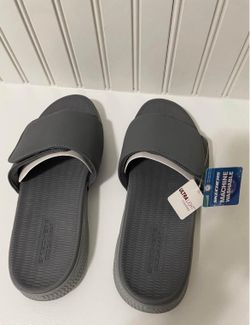 New Sketchers Men’s Watershed slide sandals