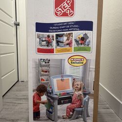 Kids art desk From step2