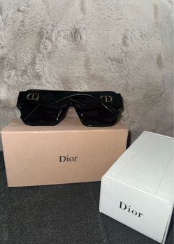 Black sunglasses