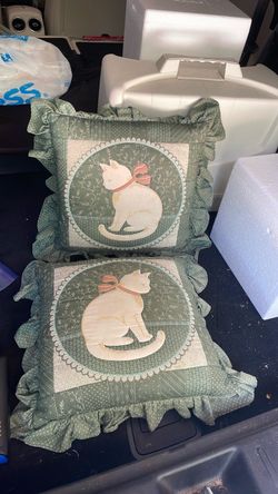 Quilted embroidered cat pillow