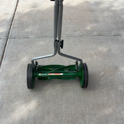 14” Scotts Lawn Mower with very sharp blade, Slightly used, very good conditions 