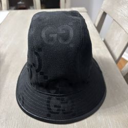 Gucci Bucket hat. 