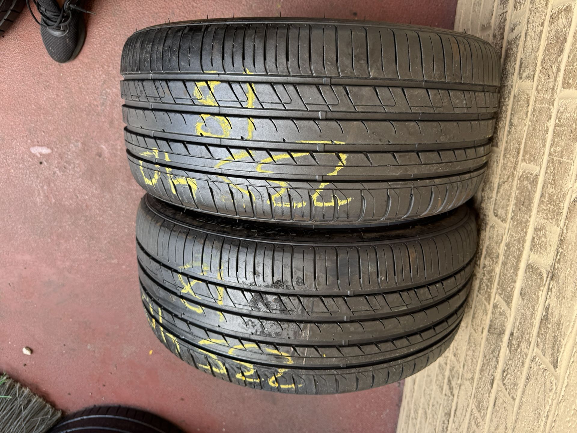 Set Of 2 Nice Tires 235/40/18 ( We Install & Balance)