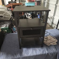 End Table Whit Electric  Outlet 