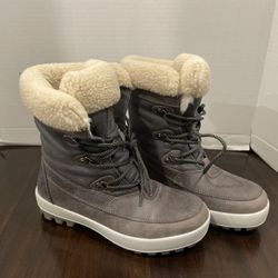 Womens Snow Hiking Winter Boots Brand New In Box Retails $100 Asking $60 Size 6.5 